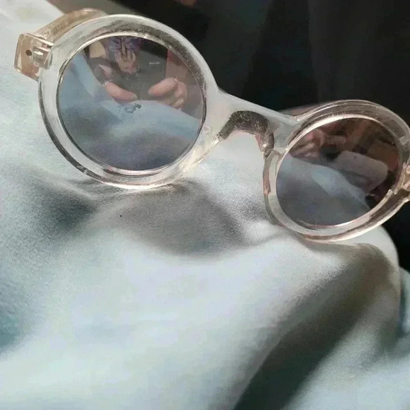 COPY  - NWOT Blue Gradient Round Ladies Glasses - Picture 1 of 5